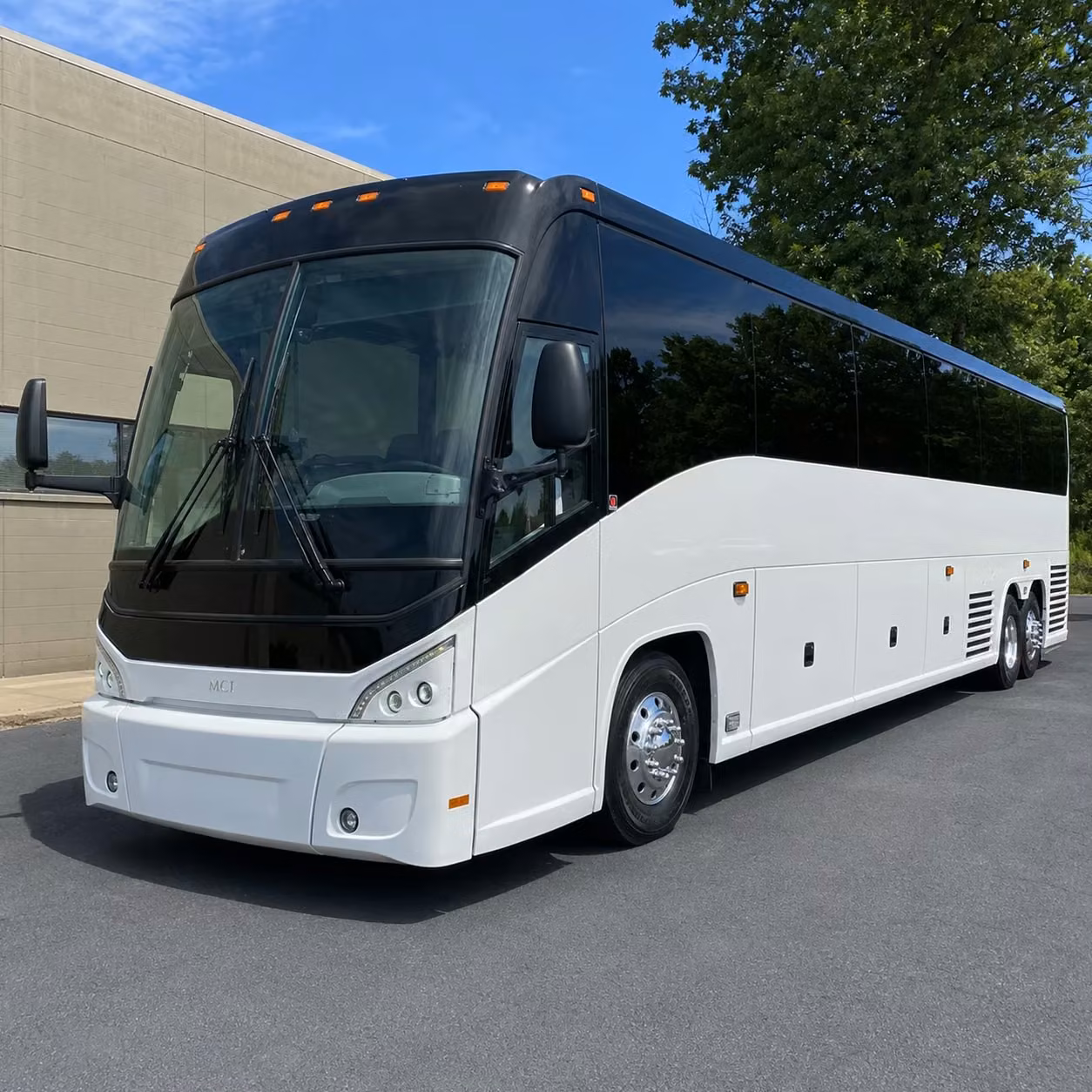 charter bus and minibus rentals for fort irwin personnel movements in the victorville area